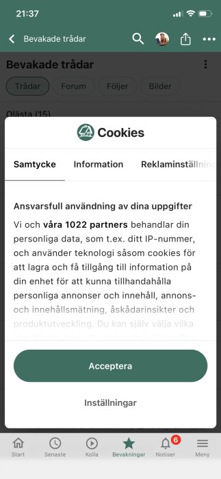 Cookies popup på en smartphone-app med information om användardata och två knappar: "Acceptera" och "Inställningar".