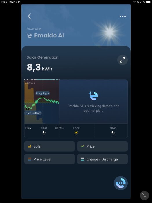 Skärmdump av Emaldo AI-appen som visar solenergiproduktion på 8,3 kWh, med graf över energipriser och laddstatus, appens logotyp och ikon.