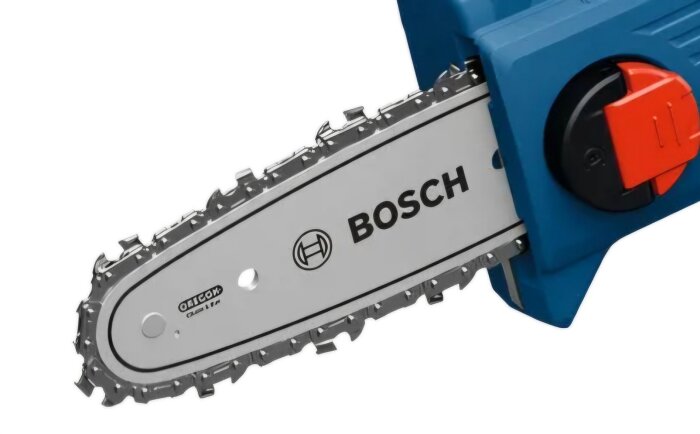 Motorsåg från Bosch med litet svärd, kedja i fokus.