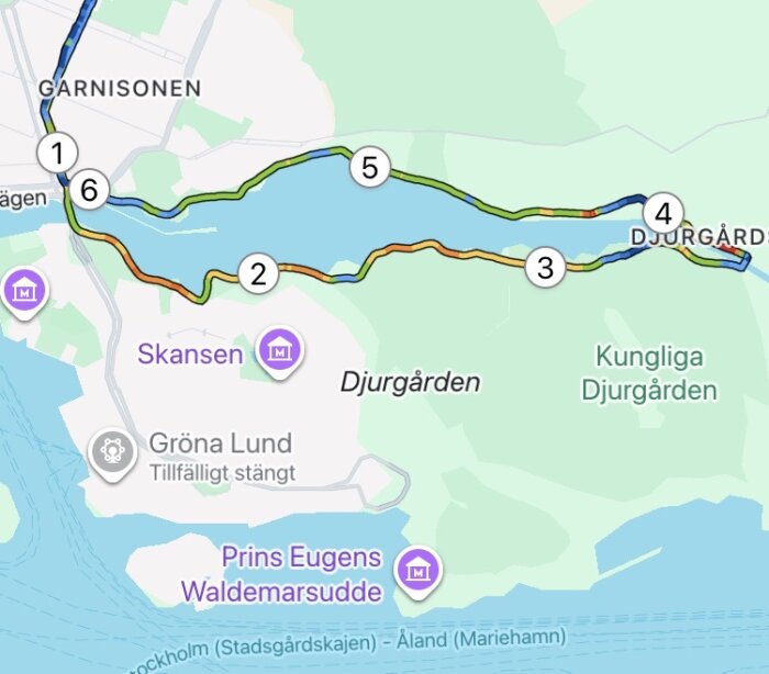 Karta över Djurgården i Stockholm med en markerad ruttslinga och platser som Skansen och Gröna Lund.