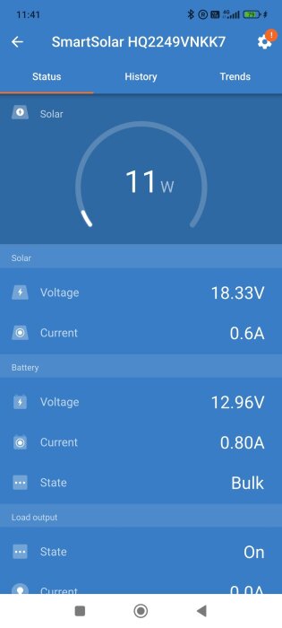 SmartSolar-appskärm visar solpanelstatus med 11W effekt, spänning på 18.33V och ström på 0.6A. Batteriet har 12.96V och 0.80A i bulk läge.