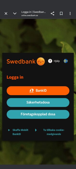 Inloggningssida för Swedbank med alternativ för BankID, säkerhetsdosa och företagskopplad dosa, med knappar för Mobilt BankID och cookiehantering.