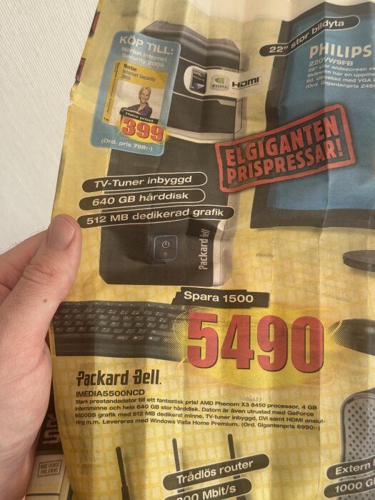 Gammal reklam från Elgiganten med erbjudande på Packard Bell-dator med inbyggd TV-tuner och 640 GB hårddisk för 5490 kr, daterad till 2008.