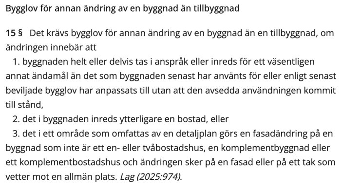 Text om bygglov för annan ändring än tillbyggnad av byggnad, regler i Lag (2025:974), inklusive inredning av bostäder och fasadändringar.