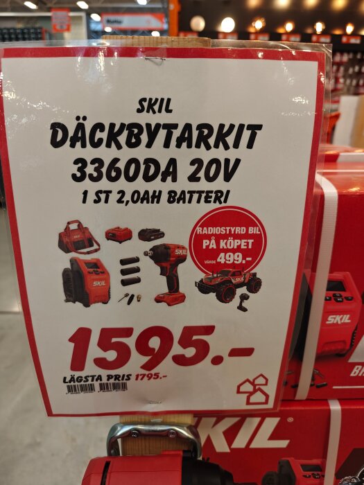 Skil däckbytar-kit 3360DA 20V med mutterdragare, batteri, och radiostyrd bil som bonus, pris 1595 kr.