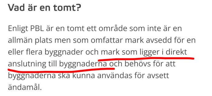 Text där en definition av tomt enligt PBL visas, med viss text understruken i rött.