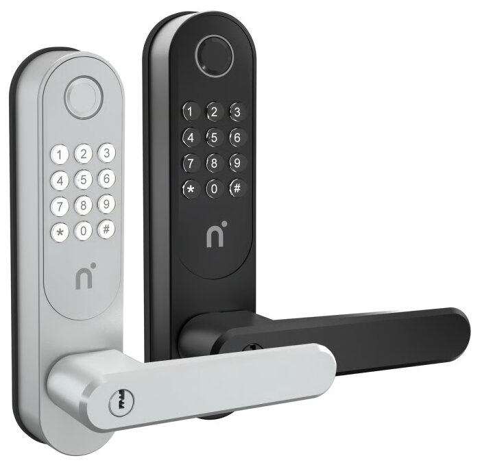 Elektroniskt dörrlås Nimly med knappsats i svart och silver, fingertoppsläsare och handtag.