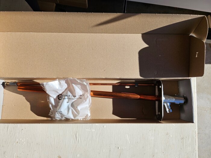 Oanvänd självdränerande vattenutkastare från Vatette i förpackning, RSK-nummer 4315524.