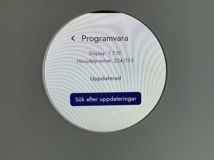 Skärm på mjukvaruuppdatering av pump, version 1.7.19, huvudstyrenhet 224/193, med knapp för att söka efter uppdateringar.