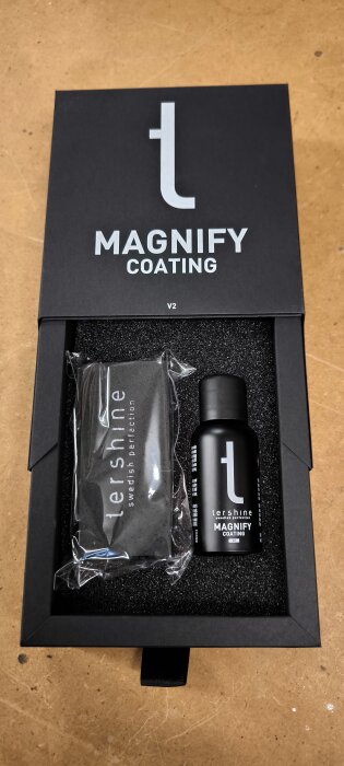 Förpackning av Tershine Magnify Coating V2 med en svamp och en 30ml flaska.