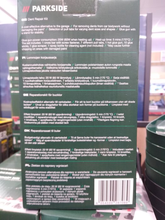 Parkside Reparationskit för bucklor, med instruktioner för att avlägsna bucklor från bil och MC utan att skada lacken, visas på förpackningen.