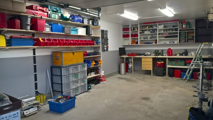 Garaget målat.jpg