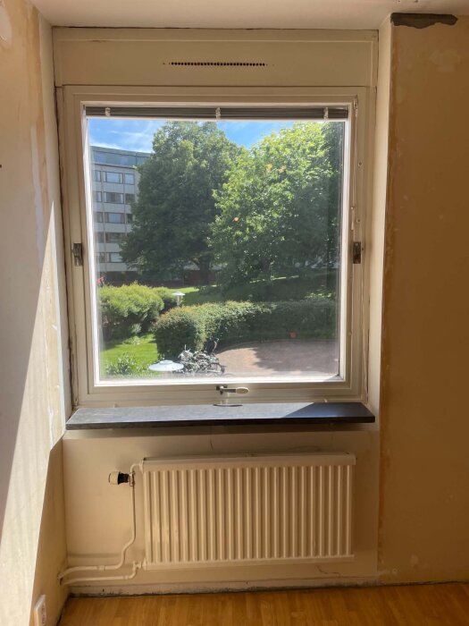 fönster sovrum, innan renovering 1.jpg