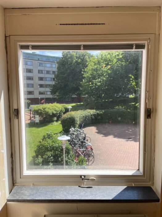 fönster sovrum, innan renovering 2.jpg