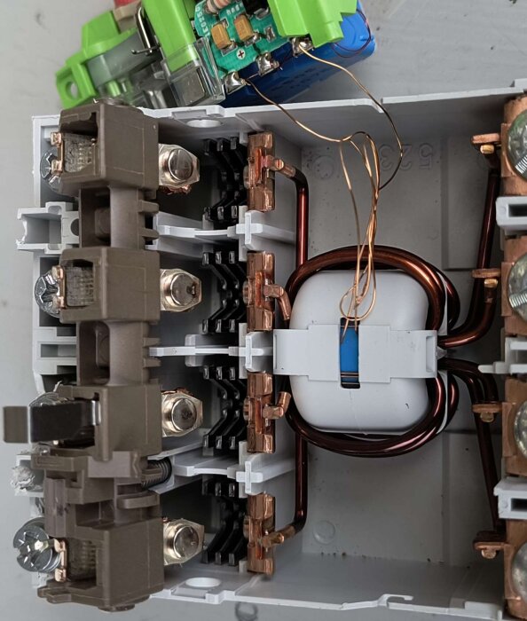 hager_cda425r-06.jpg