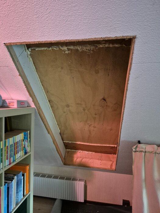Höger hål efter takfönster 1 -20260811_123503.jpg