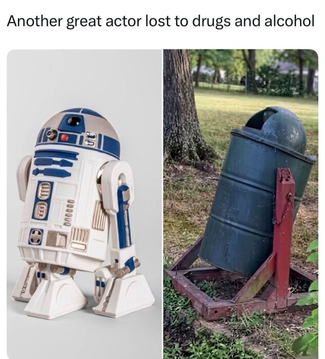 En leksak av en robot (R2-D2) till vänster och en grön soptunna lutad på ett stativ till höger, utomhusmiljö.