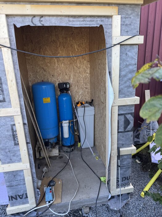Pumphus med hydrofon och filteranläggning, ventilation behövs.