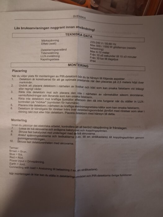 Instruktionsblad för montering av en PIR-detektor, teknisk data och monteringsanvisningar på svenska.