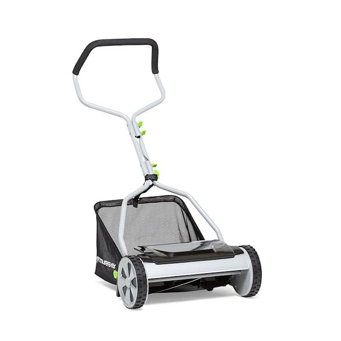 Handdriven gräsklippare med svart och grå design samt ergonomiskt handtag och uppsamlare bakom klippcylindern.