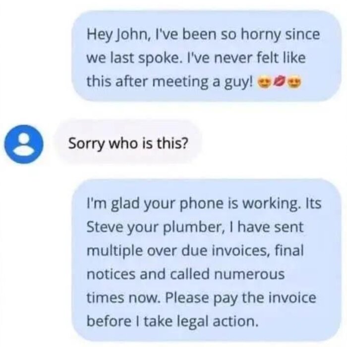 En skärmdump av ett textmeddelande där en person felaktigt uttrycker romantiska känslor, följt av ett svar från en rörmokare angående obetalda fakturor.