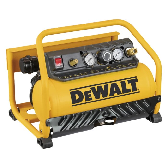 Gul DeWalt luftkompressor med två manometrar och en strömbrytare på toppen, designad för bygg och renoveringsarbeten.