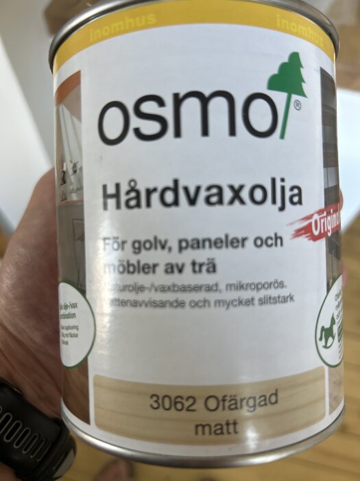 Burk med Osmo hårdvaxolja för golv, paneler och möbler av trä, märkning 3062 Ofärgad matt.