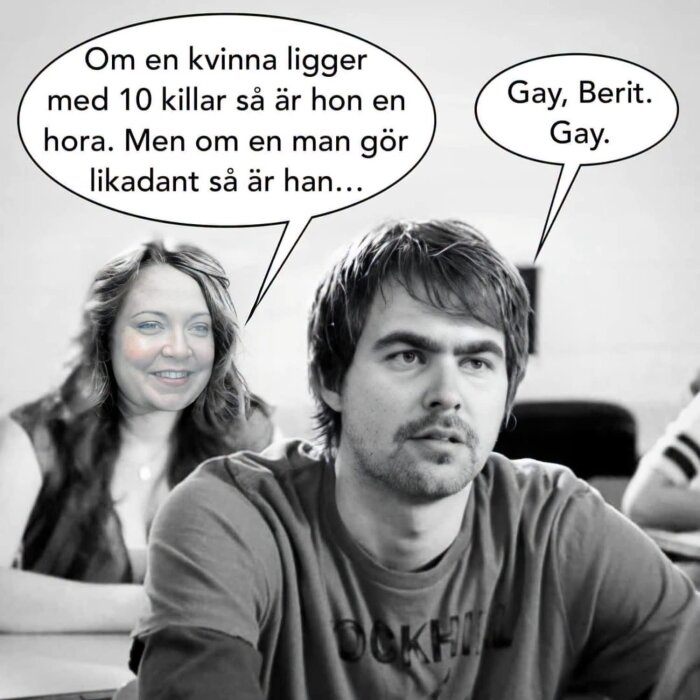En kvinna och en man i klassrum samtalar om dubbelmoral angående sexuella relationer, med tankebubblor som visar deras diskussion.