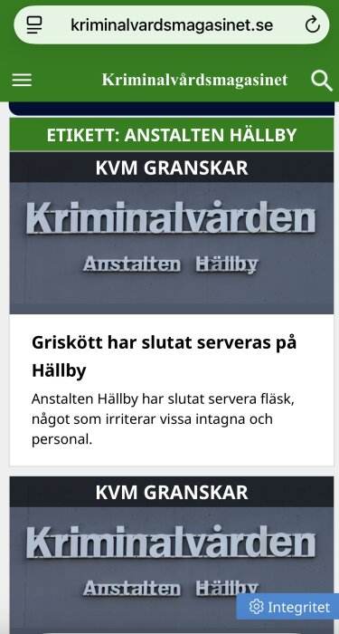 Bild av Kriminalvårdsmagasinets hemsida med artikeln "Griskött har slutat serveras på Hällby", där anstalten kritiseras.