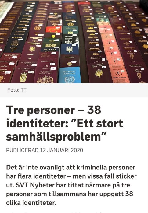 Flera pass staplade på ett bord, med olika nationaliteter representerade. Artikeln handlar om personer med flera identiteter. Foto: TT