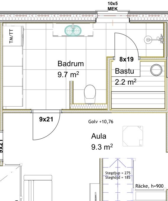 Ritning över ett badrum på 9,7 m² med wc och handfat, med anslutande bastu på 2,2 m², bredvid en aula på 9,3 m². Tvättmaskin, torktumlare listade.