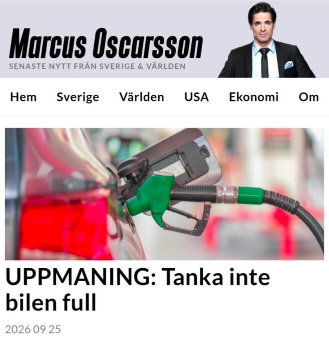 En bensinpump håller på att fylla en bil med bränsle, vilket illustrerar en varning om att inte tanka bilen full.