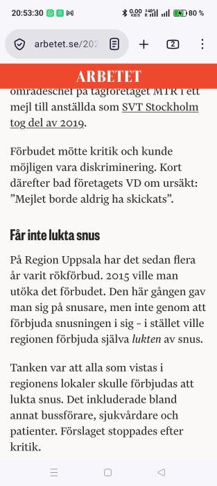 Skärmdump av en artikel från Arbetet om förbud mot snuslukt i Region Uppsalas lokaler med kritik och konsekvenser för olika yrkesgrupper.