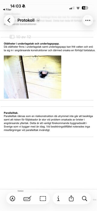 Hål i träpanel visar otäthet i underlagstak, vilket kan orsaka vatteninträngning och ökad fuktighet i radhuslängans konstruktion.