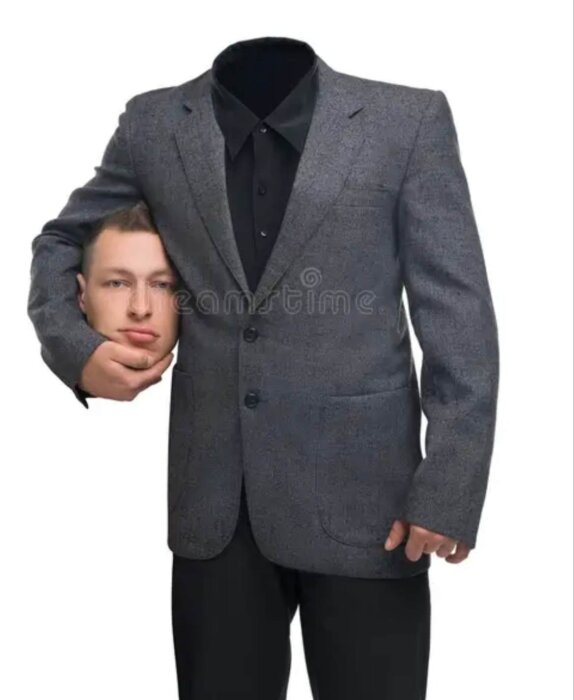 En huvudlös person i kostym håller sitt eget huvud i handen.