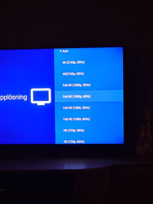 TV-inställningsskärm visar upplösningsalternativ: 4K (2160p), Full HD (1080p, 1080i) och HD (720p) med olika Hz-frekvenser.