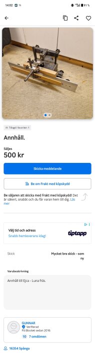 Anhåll till Ejca-Luna fräs monterat på ett golv, synligt i detalj med metall- och trädelar.