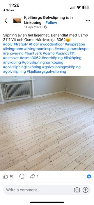Renoverat ljust trägolv i ett rum med vitmålade väggar och ett element vid fönstret, behandlat med Osmo hårdvaxolja.