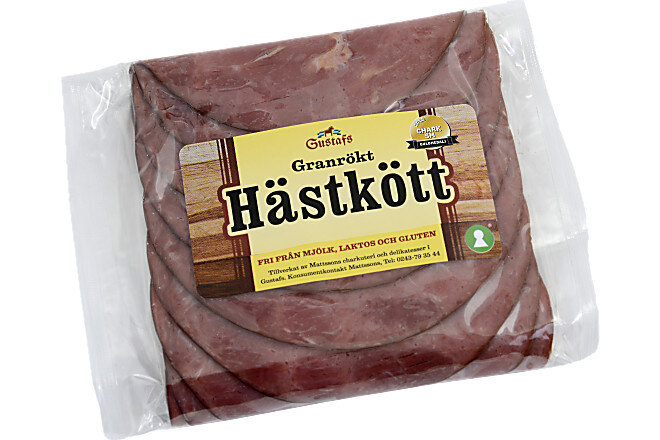 Förpackning med granrökt hästkött, etikett visar mjölk-, laktos- och glutenfritt.