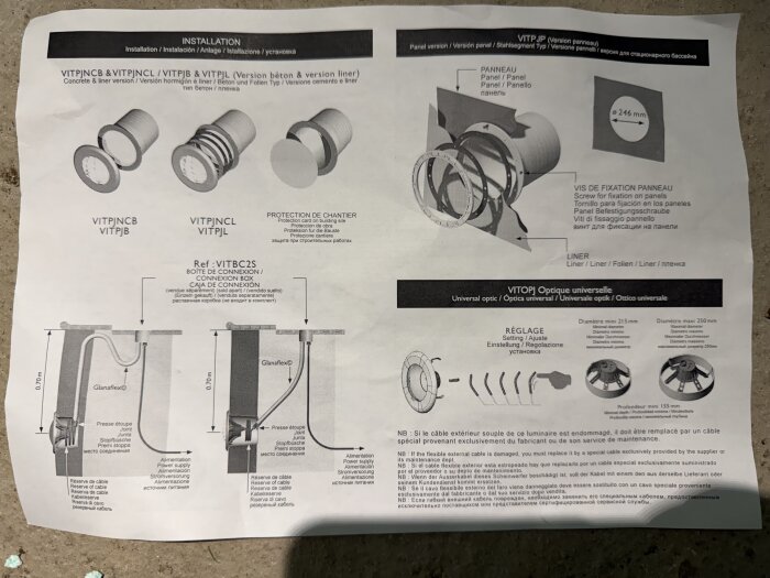 Instruktionsblad för installation av poolbelysning, visar komponenter och steg för håltagning och montering av lampor och kablar, inklusive måttspecifikationer.