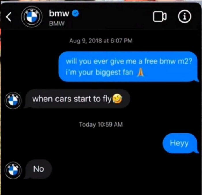 Skärmdump av en konversation där en användare frågar om att få en gratis BMW M2 och BMW svarar skämtsamt, följt av ett kort "Nej".