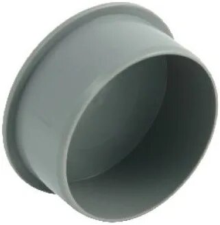 Grått plastlock i form av en cylinder, möjligtvis avsett för att täcka änden av ett T-rör i ett bygg- eller renoveringsprojekt.