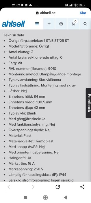 Skärmbild från Ahlsell.se med teknisk data för en produkt, inklusive specifikationer som antal eluttag, färg, material och mått.