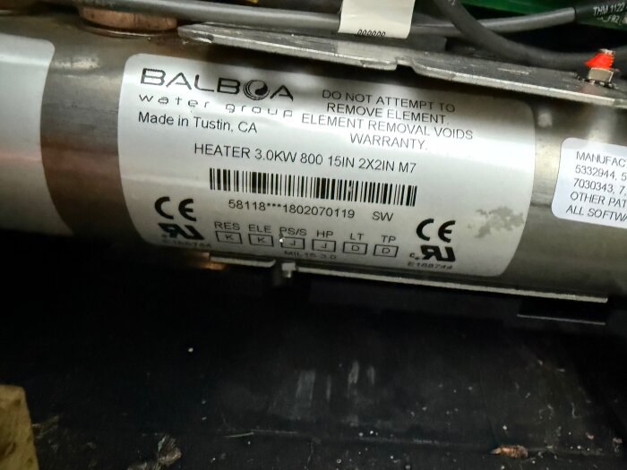 Värmeelement från Balboa med etikett som visar specifikationer, inklusive 3.0KW 800 15IN 2X2IN M7 och varningsmeddelande.