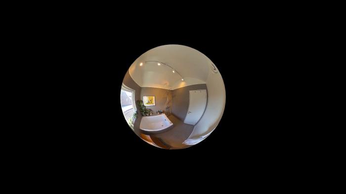 Se det nyrenoverade badrummet i vår senaste interaktiva 360-film. Ett projekt nära fullbordan med bara några detaljer kvar. Avnjut en virtuell rundtur!