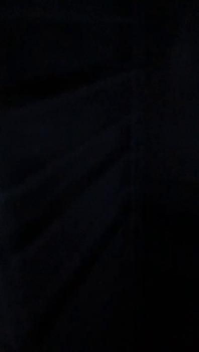 Filmen verkar vara helt svart och ger inga synliga detaljer. Det är möjligt att det är en tekniskt fel eller ett mörkt ögonblick i en video.