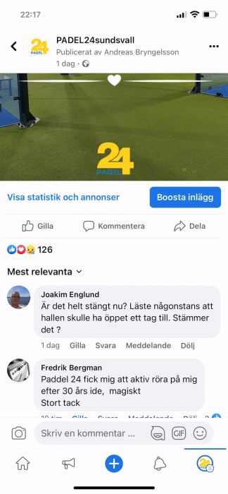 Det här är en skärmdump från Facebook som visar ett inlägg från användaren "PADEL24sundsvall" med texten "TACK FÖR DEN HÄR TIDEN!" ovanpå en film av padelbanor.