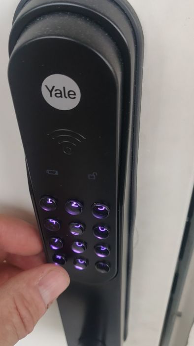 Installerade ett nytt Yale Doorman Classic, men det låter konstigt vid låsning. Har haft samma tidigare utan ljudproblem. Någon som upplevt detta och vet en lösning?