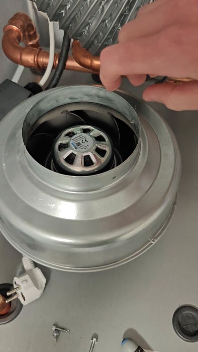 Systemairen har börjat ge ifrån sig missljud, vilket är frustrerande och kommer kräva en reklamation. Se videon för att höra ljudet och få en närmare titt på problemet.