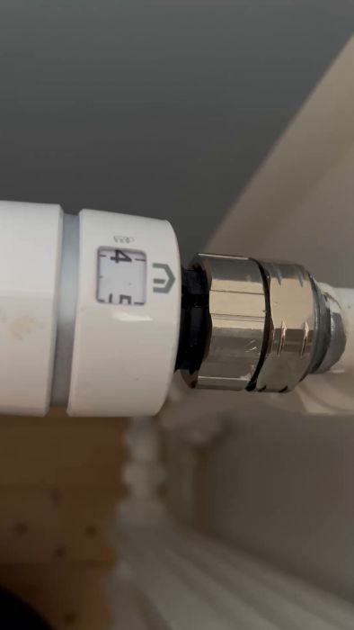 Se vår guide om hur du justerar en radiatorventil för optimal värmeeffektivitet i ditt hem. Vi visar steg för steg hur du enkelt kan göra det själv.